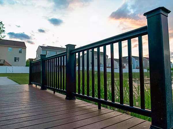 เหตุใดราวบันไดโลหะจึงเป็น 'แผงกั้นความปลอดภัย' ที่ขาดไม่ได้?