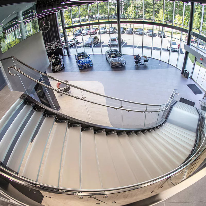 ราวกระจกเปลี่ยนสถาปัตยกรรมสมัยใหม่และความปลอดภัยอย่างไร