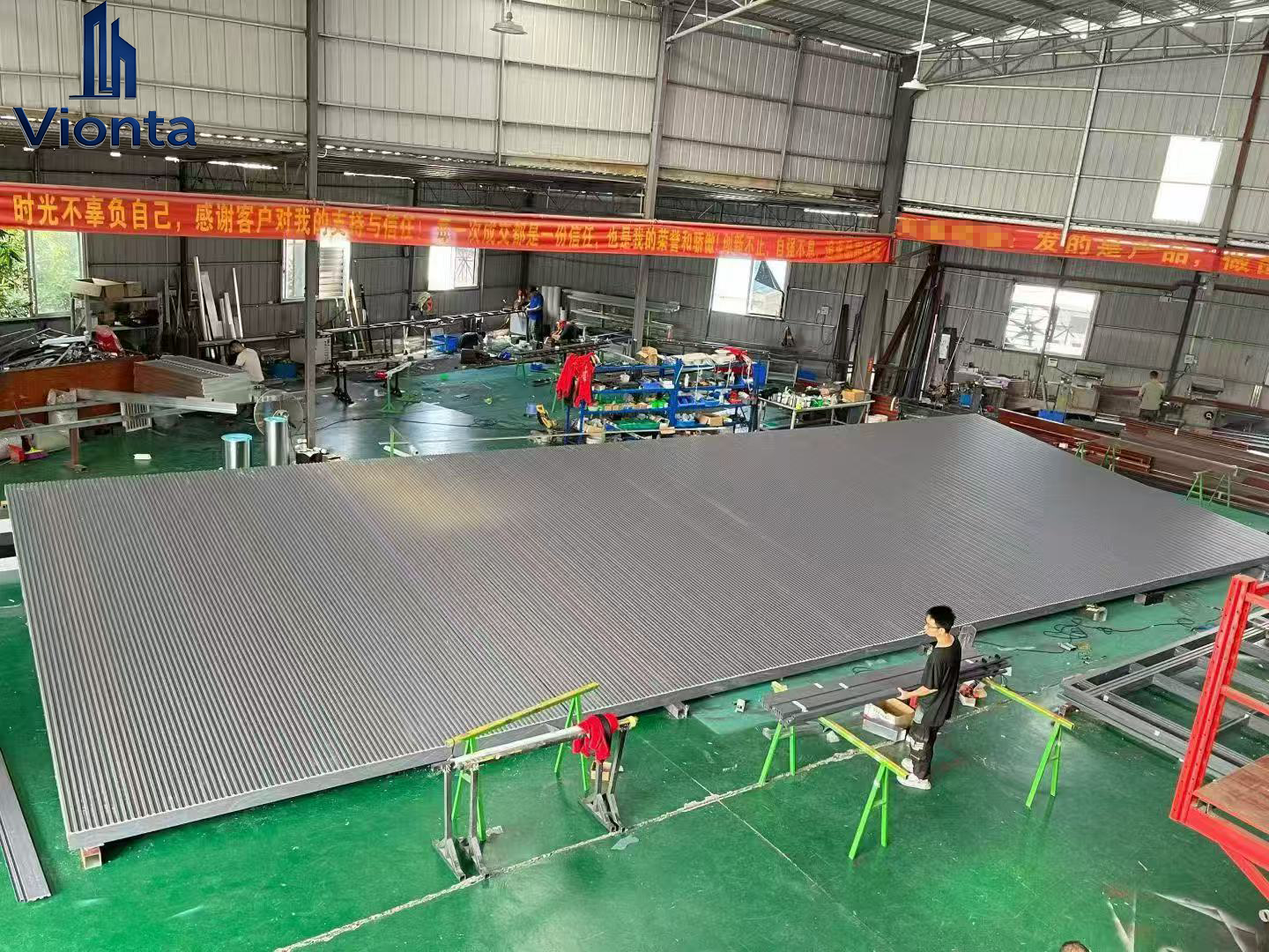 อัปเดตการจัดส่งไม้เลื้อยอลูมิเนียม Vionta Metal