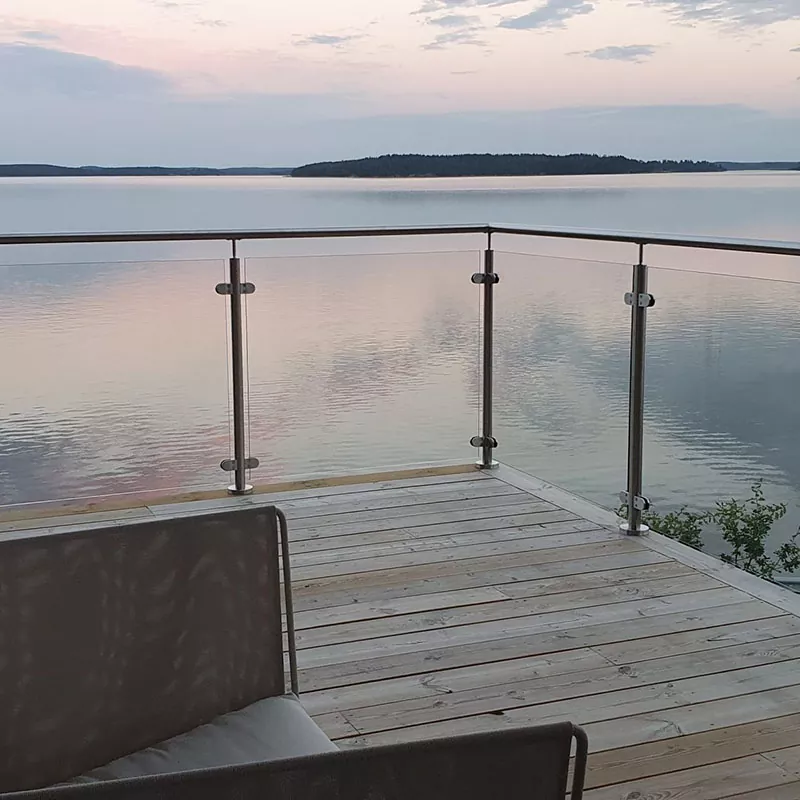 ราวระเบียงกระจก