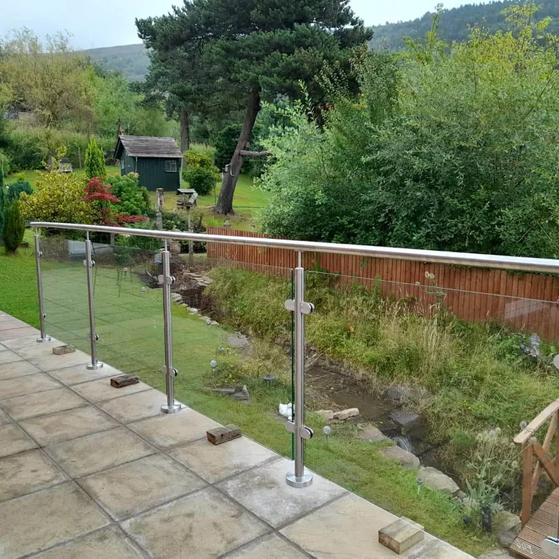 ราวบันไดกระจกสแตนเลส